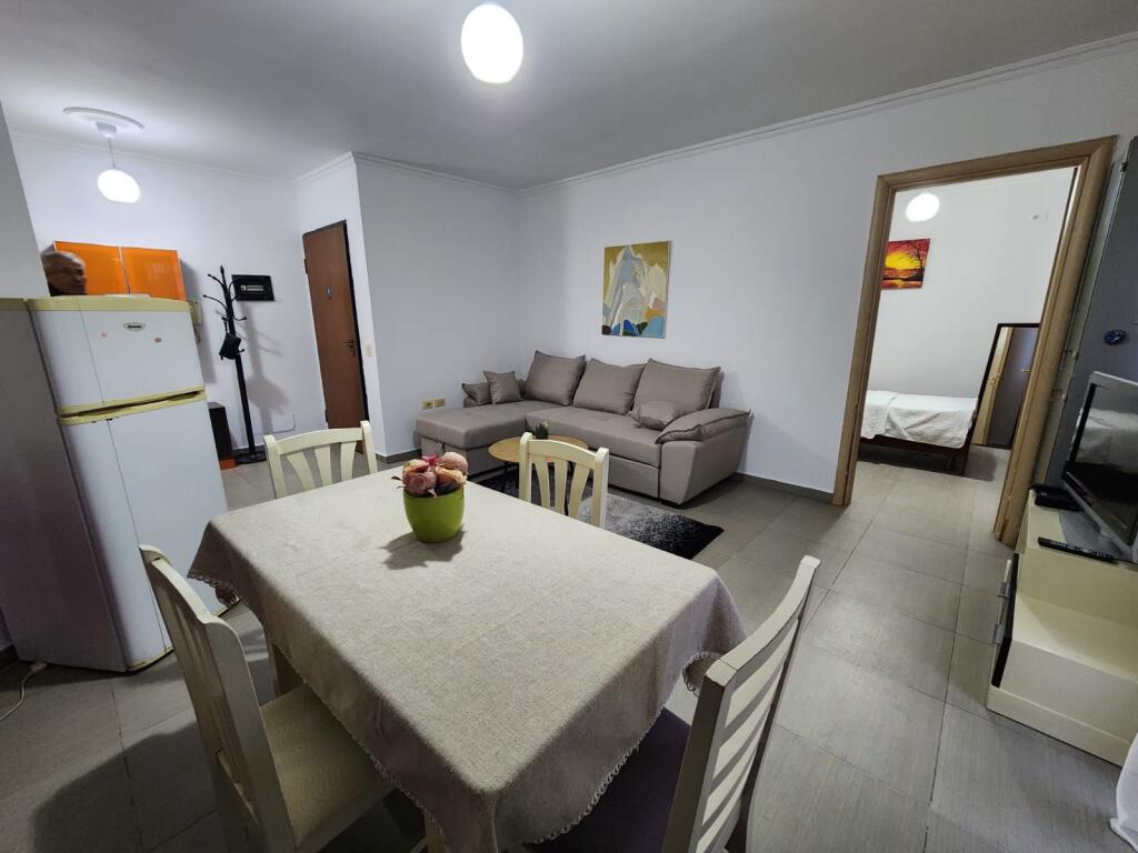 Apartament 2+1 per qera tek Komuna e Parisit!