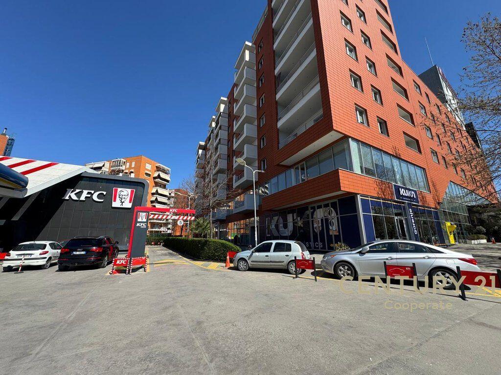 Ambient Komercial me Qira – Pranë Hotel Hilton