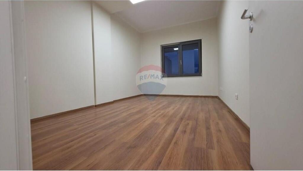 Zyre me qira/ RING CENTER, ZOG TE ZI