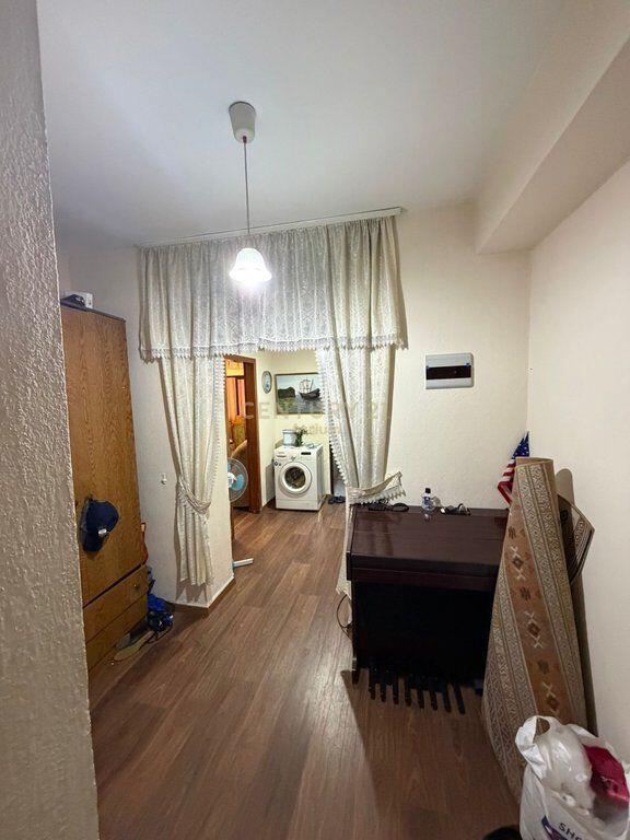 SHITET APARTAMENT 1+1 ME DY BALLKONE DHE DEPO PRANE KRISTAL CENTER