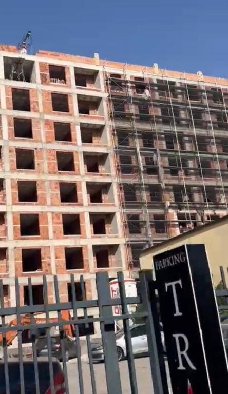 Shitet apartament 2+2 ne Kamez