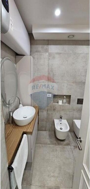 Shitet Apartament 2+1+2 në Ali Dem