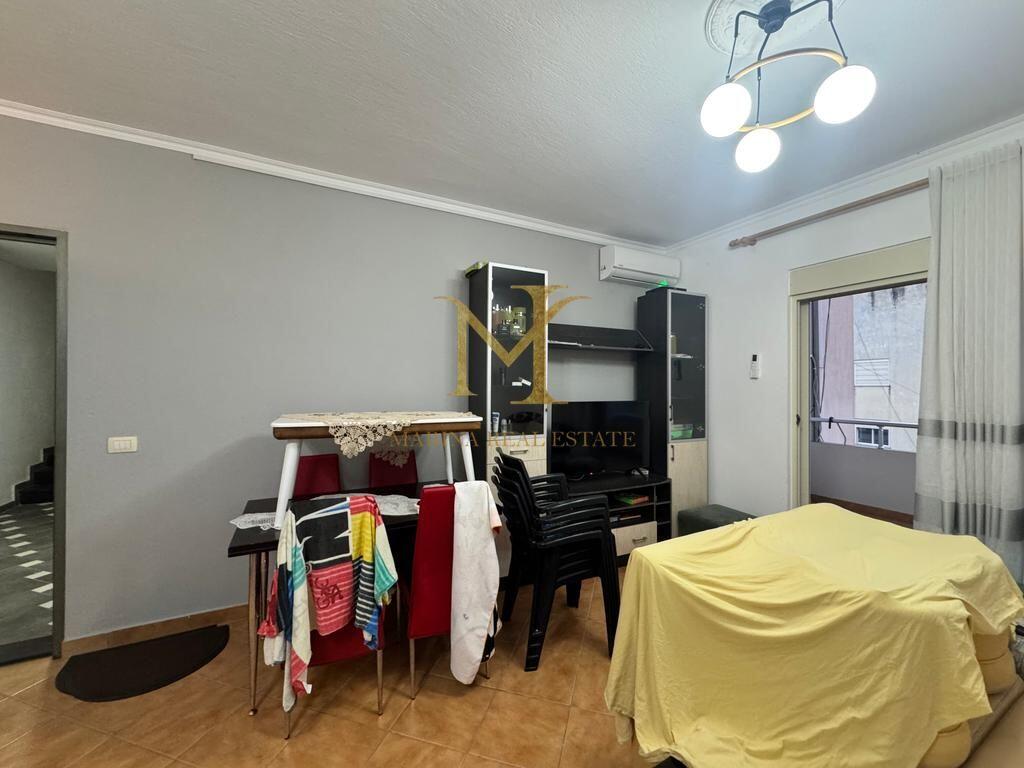 Shitet apartament 1+1, 2 balkoni, në Shkëmbi e Kavajës, Durrës
