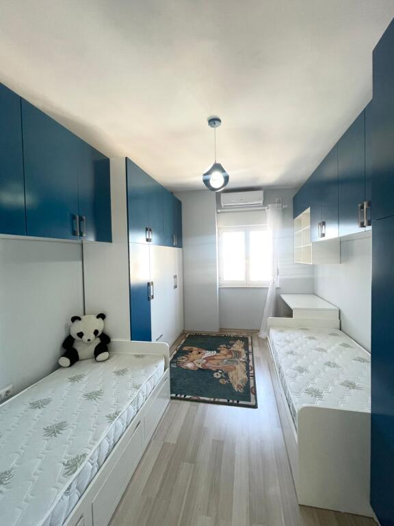 🏡 Modern 2+1+2 Apartment for rent – Center of Tirana 📍 Behind the General Prosecutor's Office, at the 9-story buildings, near Cafe Europa 💶 1000 € / month  • Spacious living room + balcony • Fully equipped modern kitchen • 2 bedrooms • 1 bathroom • LED lighting, contemporary furniture • New building, highly sought area • Only 3 minutes on foot from the Center