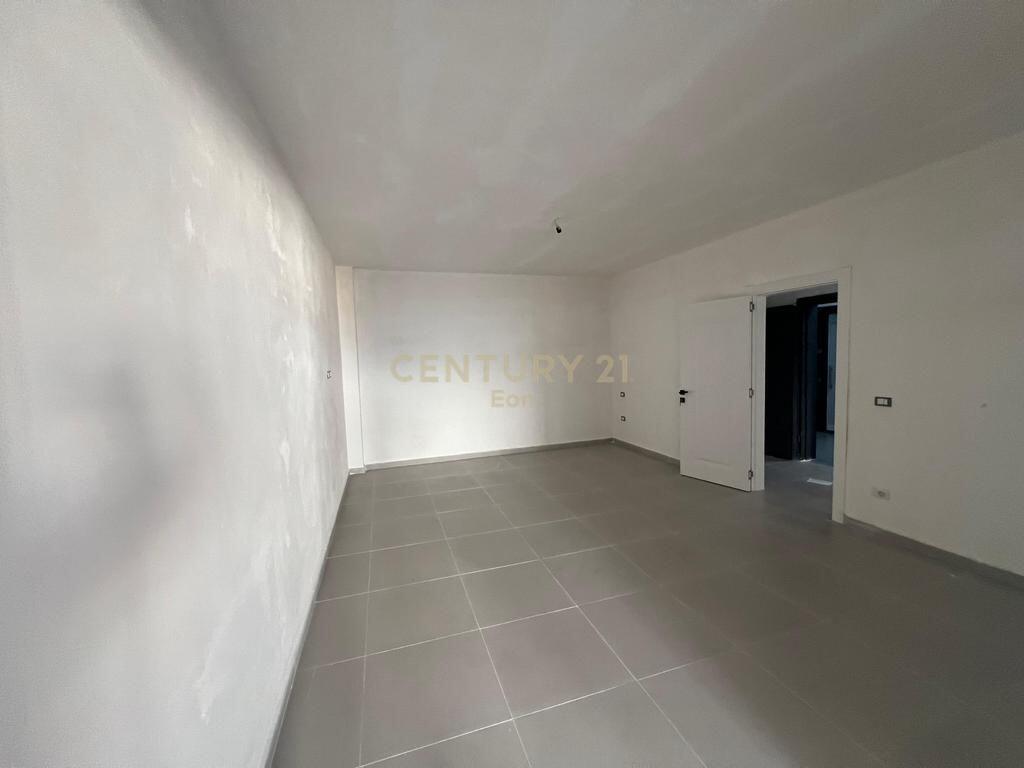 Apartament 1+1 në Shitje në Golem!