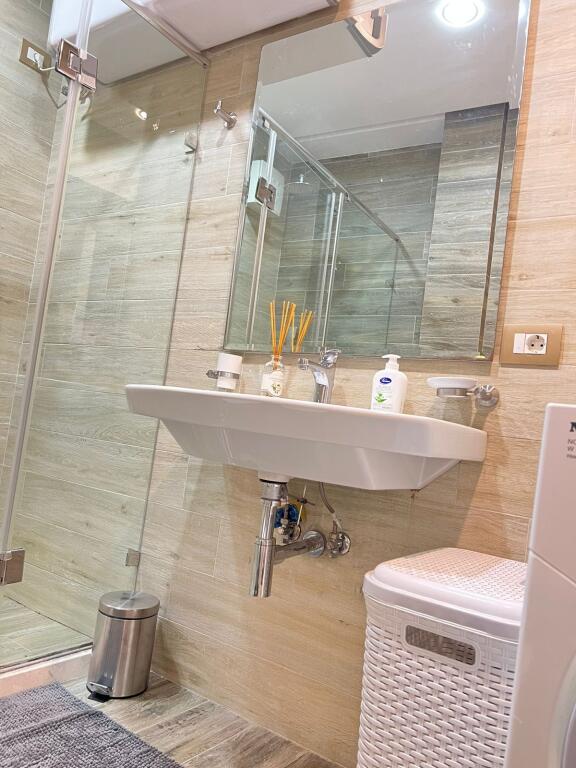 Apartament 2+1 tek Sheshi "Skëndërbej" pranë pallatit “Galeria”