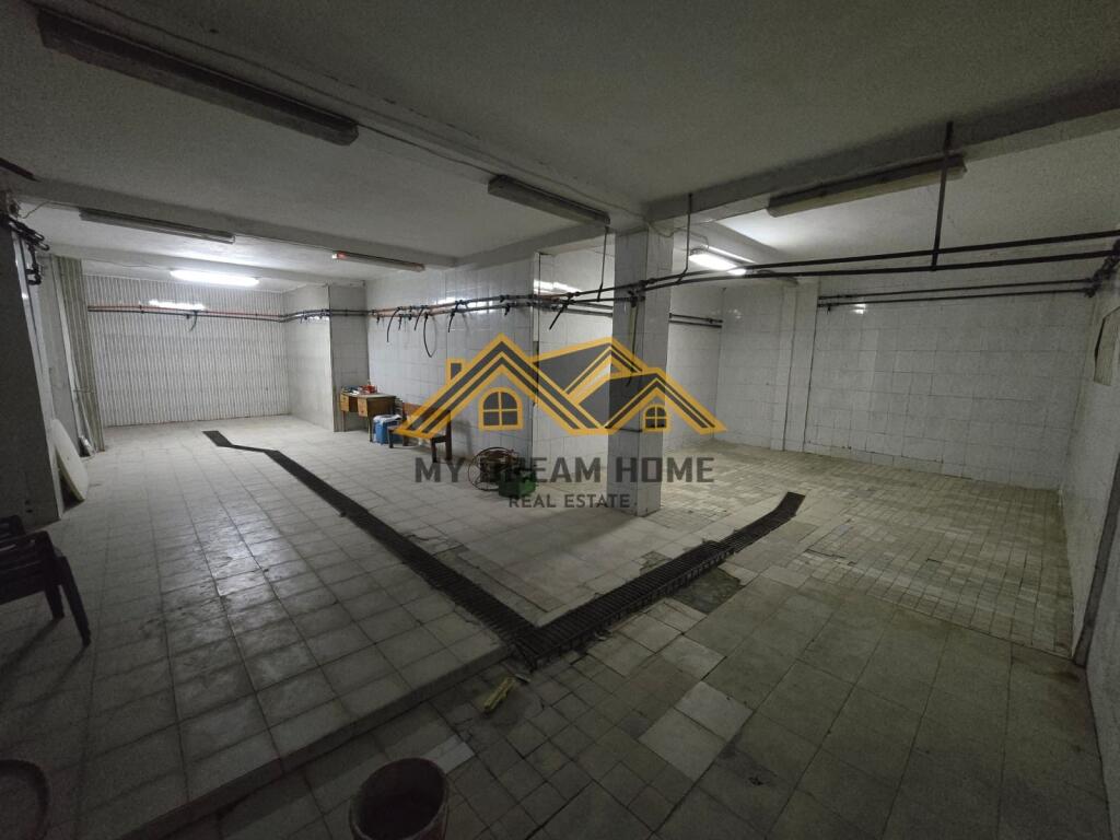 VENDITA AMBIENTE COMMERCIALE PRESSO IL CROCE ROSSA DURAZZO