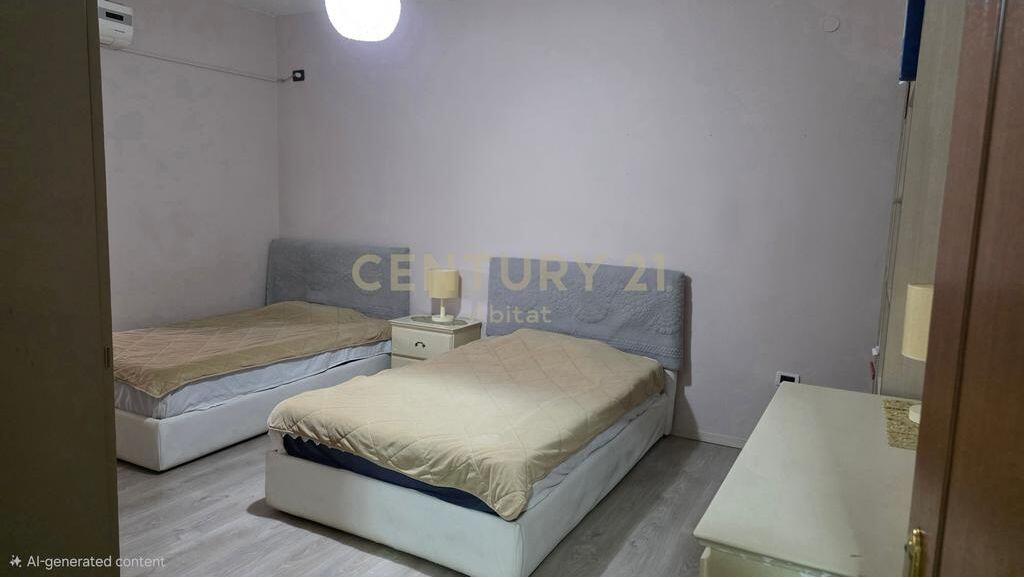 Shitet Apartament 2+1+2 ballkone në Vasil Shanto 230,000 €