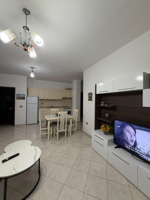 2+1,i mobiluar te bar bohemi astir,cmimi 500 euro