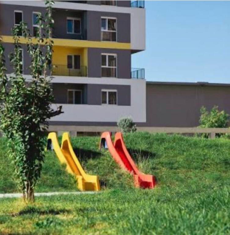 Shitet apartament 3+1 Univers City