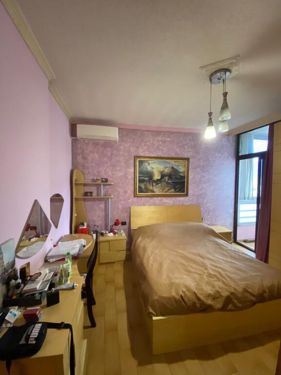 Jepet me qera apartament 2+1+2 tualete +2 Ballkone!