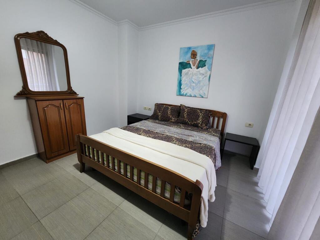 Apartament 2+1 per qera tek Komuna e Parisit!