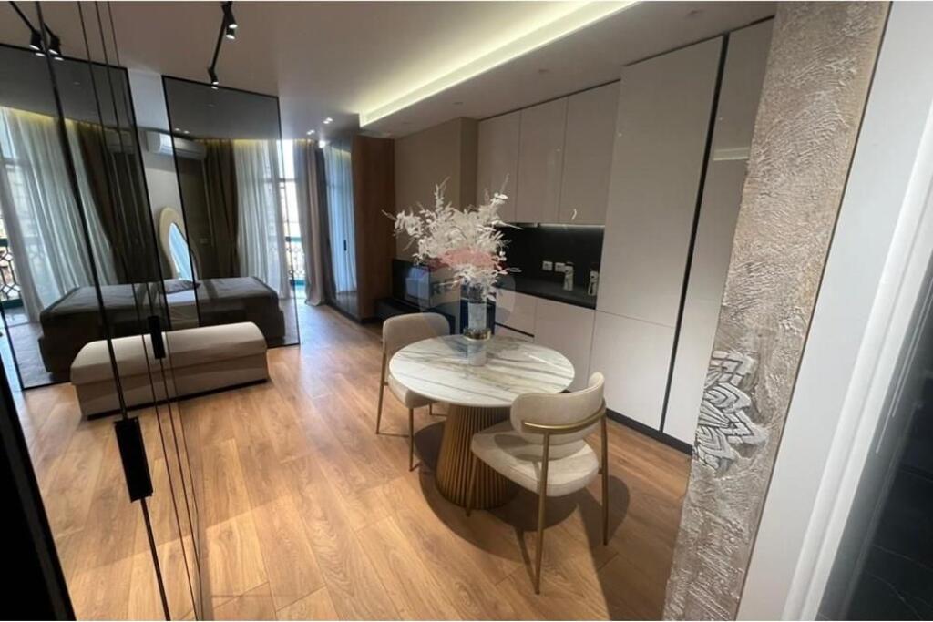 Super Studio Apartament në Qendër Sheshi Skënderbej!