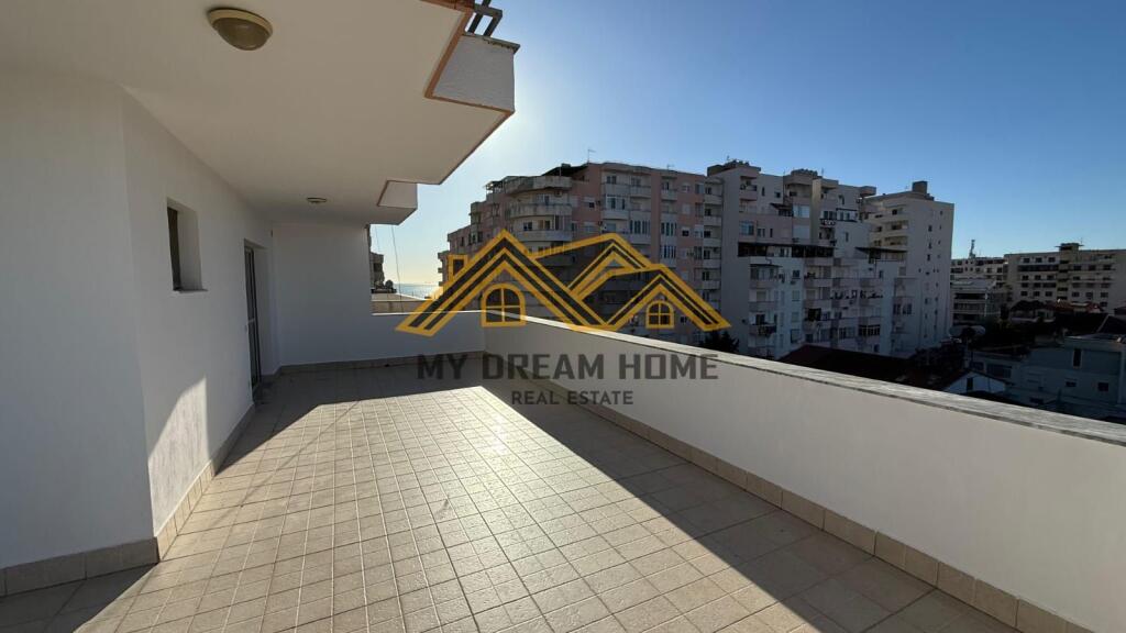 Apartament 2+1+Verand Në Shitje në Plazh Durrës