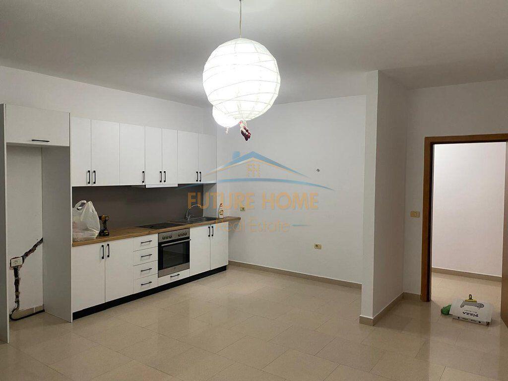 Qera,Apartament 2+1 tek Komuna e Parisit!