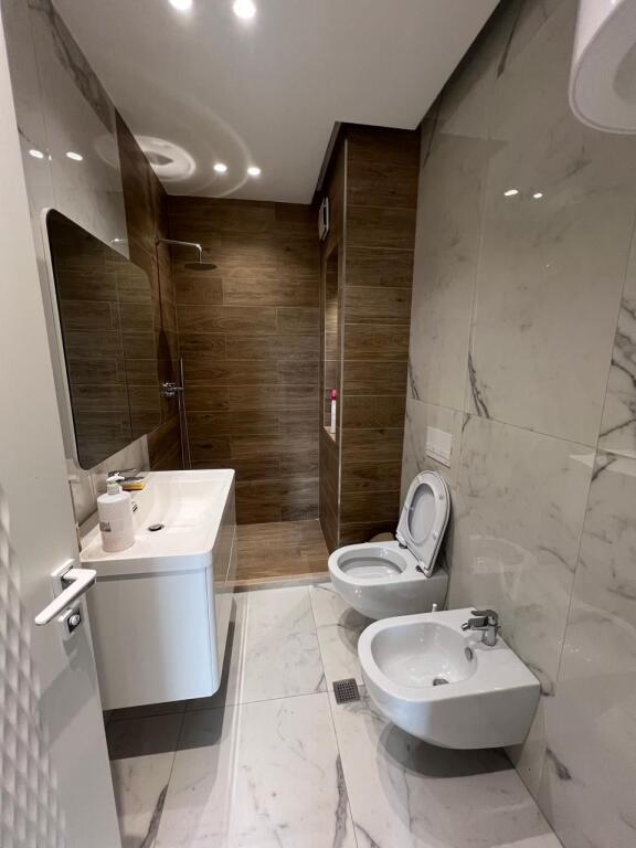 🏡 Shitet apartament 3+1 te 21 Dhjetori