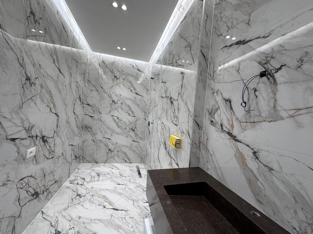 Vile me qera ne zonen e Liqenit te Thate, Fz Forest