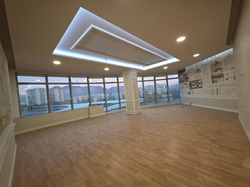 Jepet me qira ambient 336m2