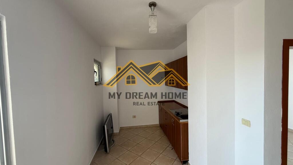 Apartament 2+1+Verand Në Shitje në Plazh Durrës