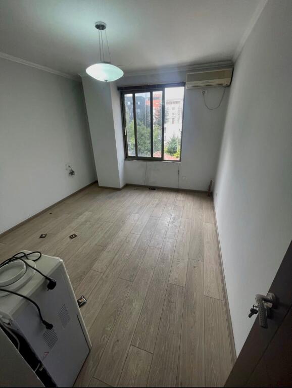 📣 SHITET Apartament 2+1 Me Ballkon 📍 21-Dhjetori, Prane Hotel "Mondial" ✨