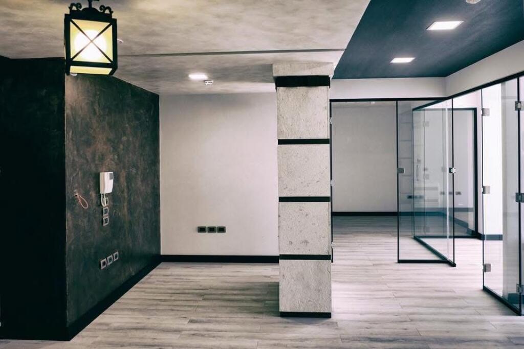 🏢 JEPET ME QERA – ZYRË 120 m² NE HYRJE TE VOLLGES