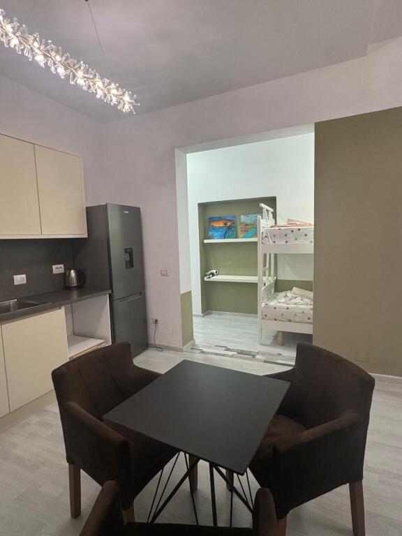 Rruga Fortuzi, Garsoniere Per Qira