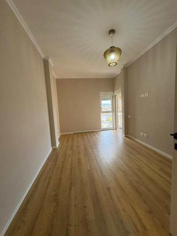 Shitet Apartament 2+1+2bllk