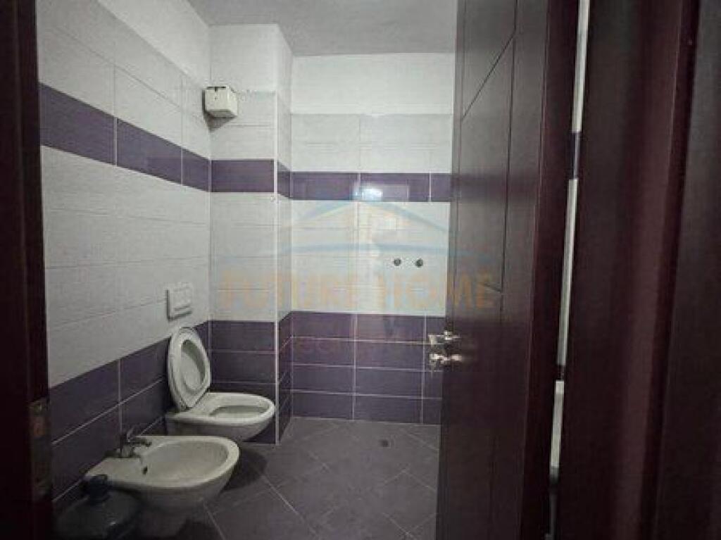 Shitet Apartament 2+1 Rruga Muhamet Gjollesha, Tirane