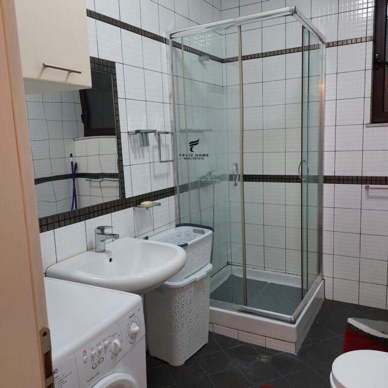 APARTAMENT ME QERA 2+1 ISH STACIONI I TRENIT 60.000 LEKE