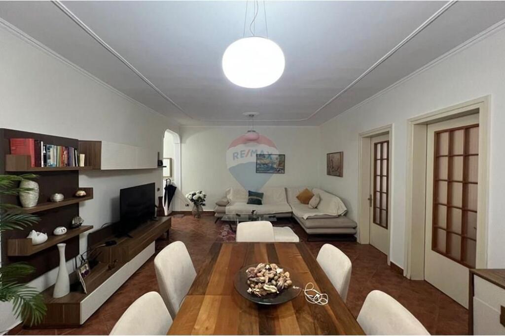 Apartament 2+1 Komuna e Parisit për shitje