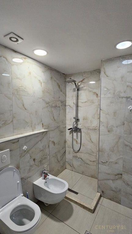 Apartament 1+1 për Qira – “9 Katëshet”, Tiranë! 800 € /Muaj