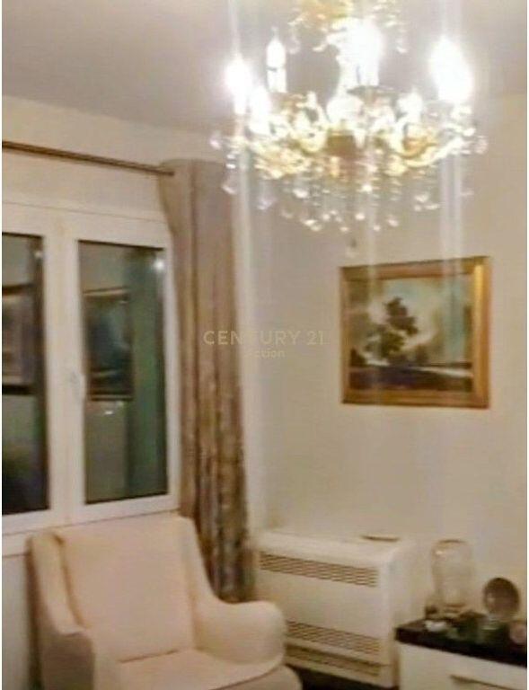 Shitet Apartament 2+1+2