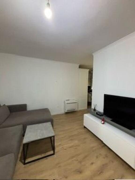 Apartment ne qender te komunes 1+1 me 650€