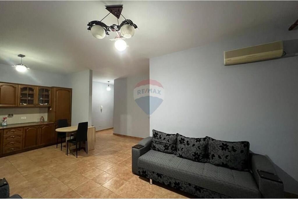 Apartament per qira 1+1 tek Qendra Kristal
