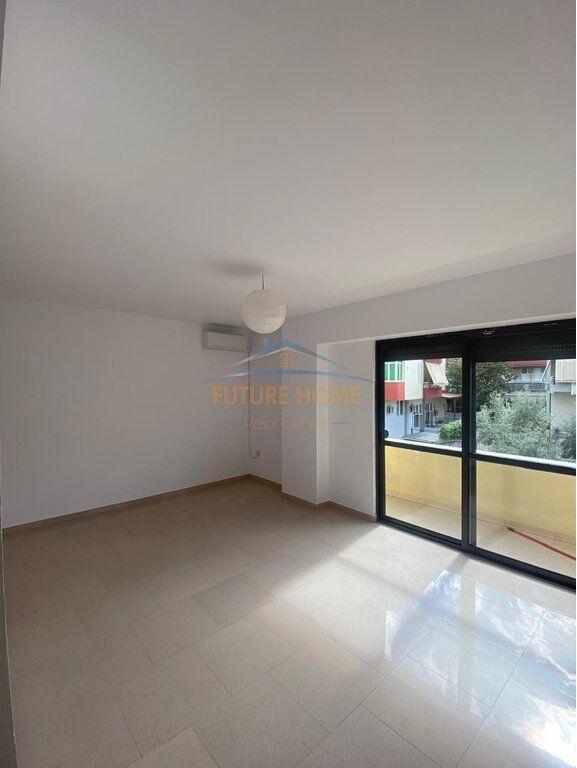 Qera,Apartament 2+1 tek Komuna e Parisit!