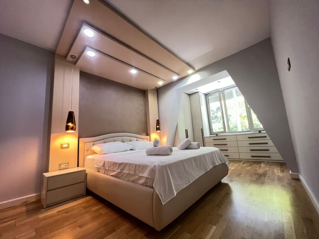 Apartament 2+1 tek Sheshi "Skëndërbej" pranë pallatit “Galeria”