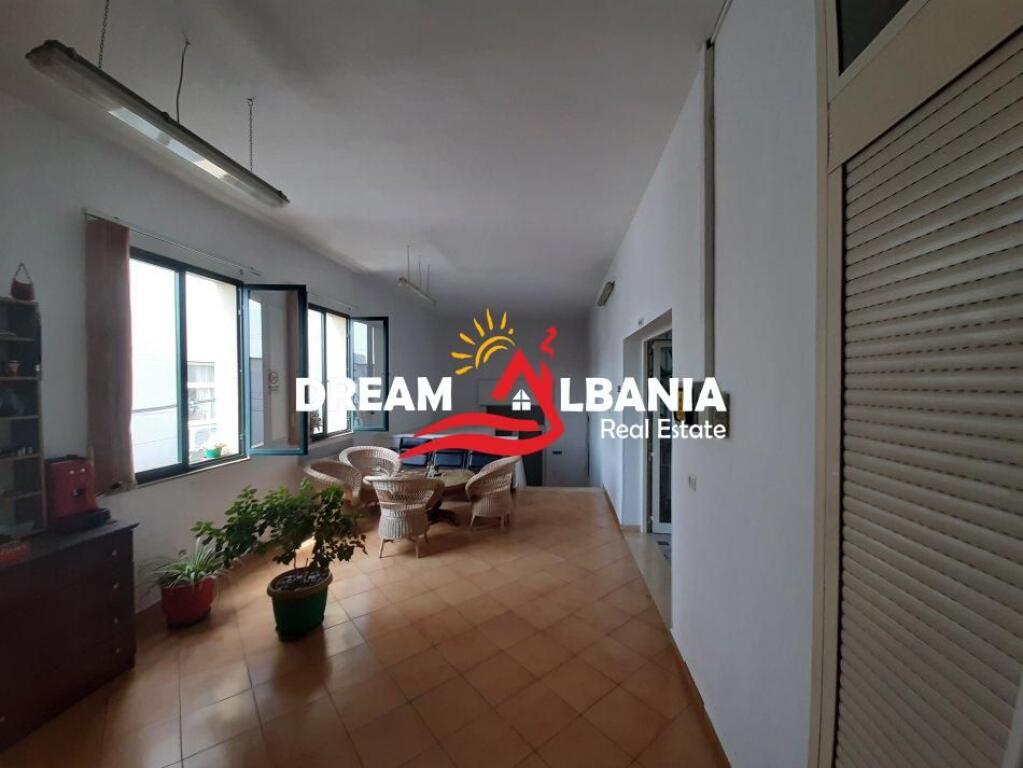 Magazine me qera , Siri Kodra ( ID 4281299)