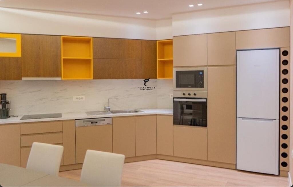 APARTAMENT ME QERA 2+1 KODRA E DIELLIT 2 850 EURO