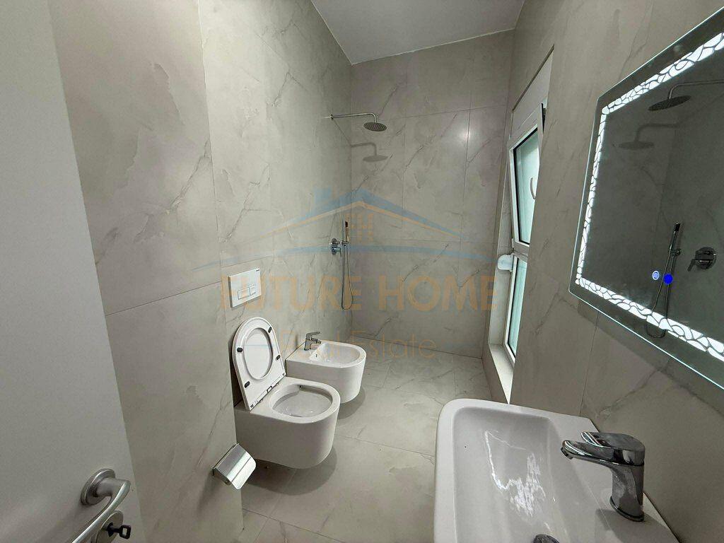 Qera, Apartament 2+1 Rezidenca Kadiu, Ali Demi 500 €,UNA60345