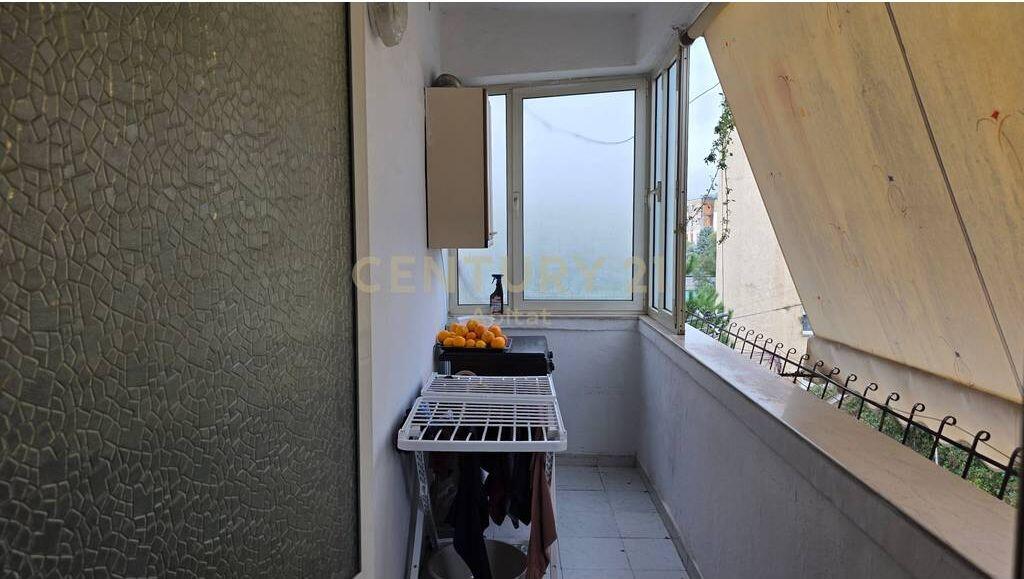 Shitet Apartament 2+1+2 ballkone në Vasil Shanto