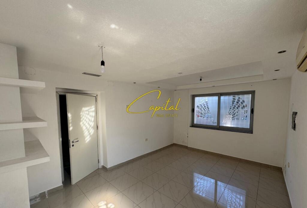 ZYRE ME QERA 100 M2 RRUGA MINE PEZA 800 EURO