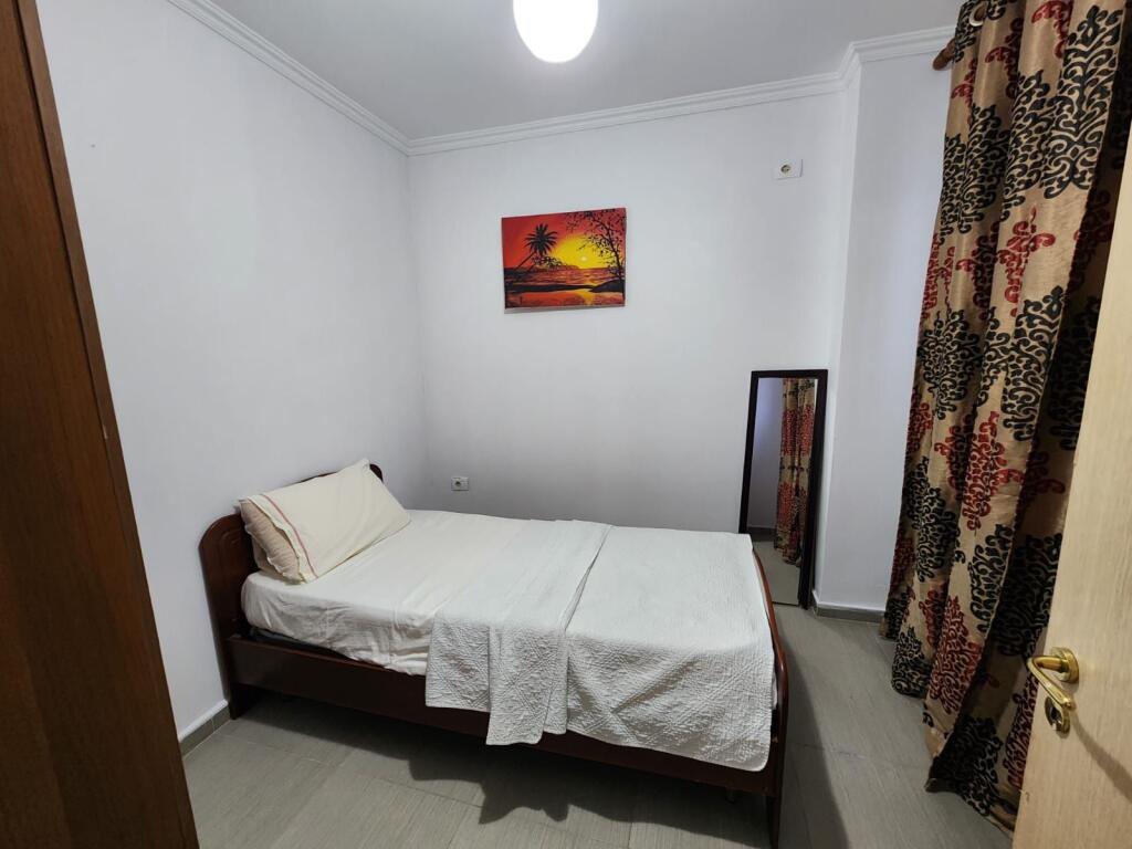 Apartament 2+1 per qera tek Komuna e Parisit!