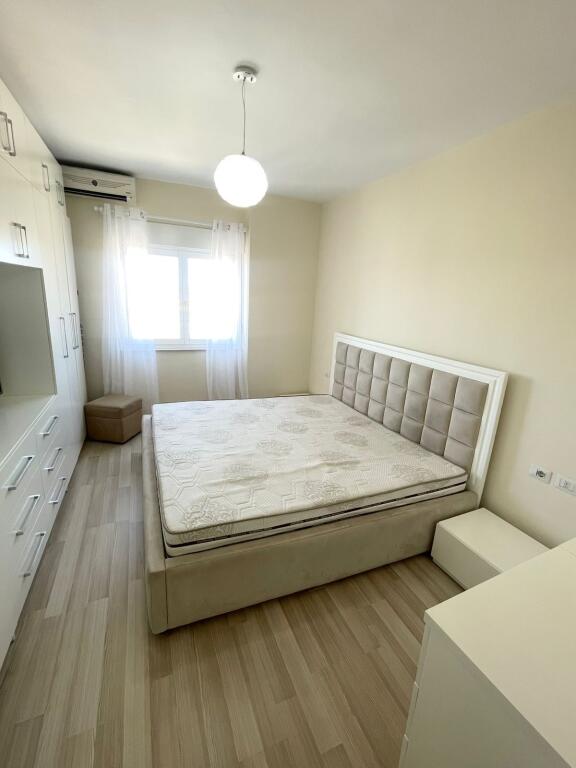 🏡 Modern 2+1+2 Apartment for rent – Center of Tirana 📍 Behind the General Prosecutor's Office, at the 9-story buildings, near Cafe Europa 💶 1000 € / month  • Spacious living room + balcony • Fully equipped modern kitchen • 2 bedrooms • 1 bathroom • LED lighting, contemporary furniture • New building, highly sought area • Only 3 minutes on foot from the Center