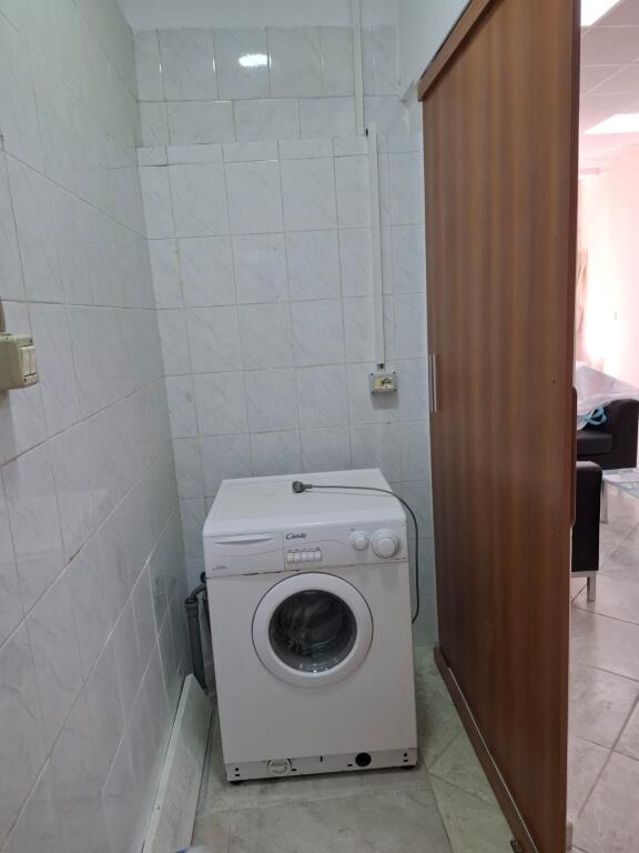 2+1,i mobiluar te ambasada greke rruge e kavajes,700 eueo,zyre ose banim