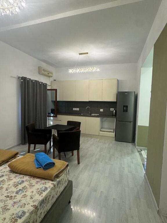 Rruga Fortuzi, Garsoniere Per Qira