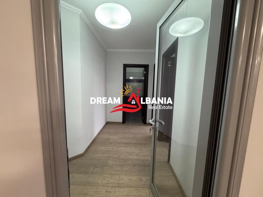 Apartament 2+1 ne Shitje 21 Dhjetori, Prane Hotel Mondial (ID 41212123)