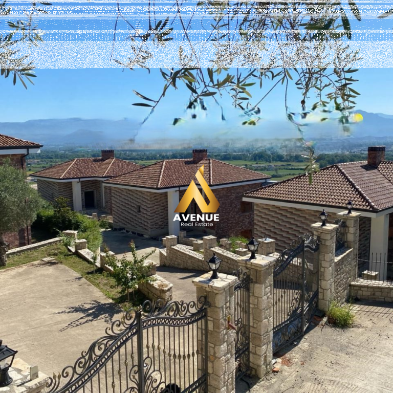 🔹 Shitet Vilë Luksoze me Pishinë në Prezë – Në Kompleks Vilash Ekskluziv