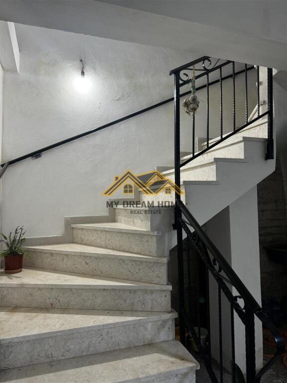 Shtepi Private per Shitje Afer Spitalit Durres