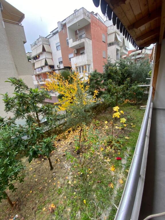 Jepet me qera 2+1 mobiluar ashensor te hotel Sokrati 799 eu