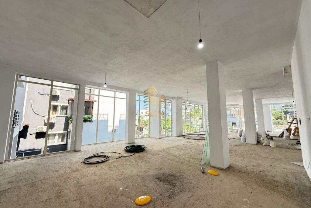 Shitet,Ambient biznesi ,Oxhaku, 3500 Euro/m²